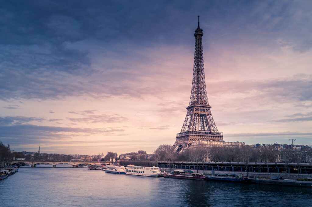 Paris by night — Que faire le soir près de Disneyland Paris avec le ComicHall
